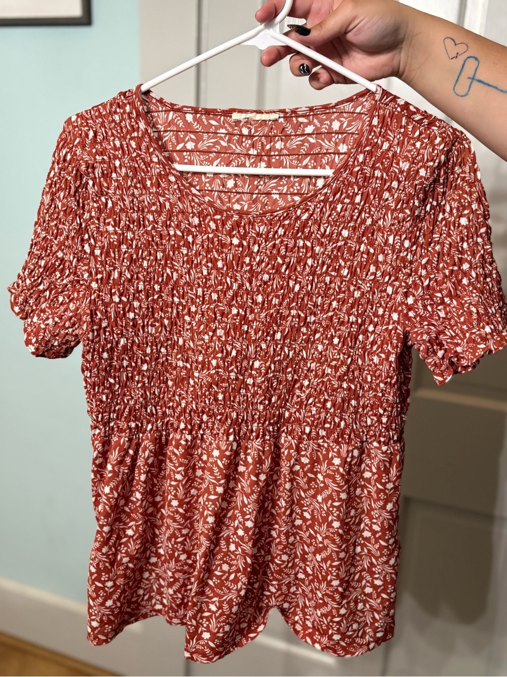 Women’s Rust Floral Smocked Short Sleeve Top